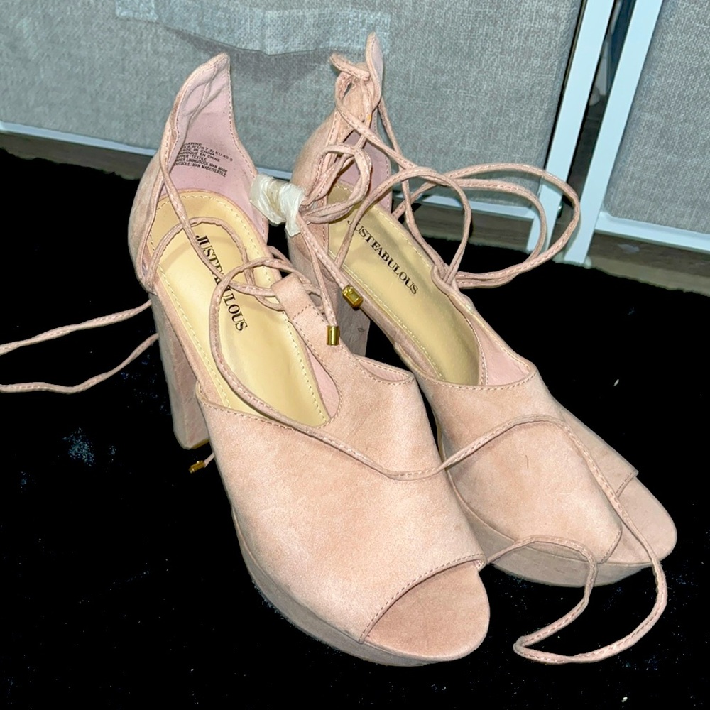 Light pink heel never worn